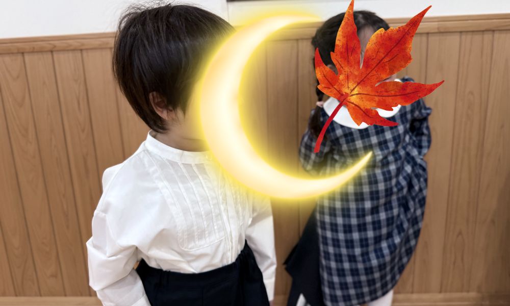 入園式の男女双子の写真(顔をスタンプで隠している)